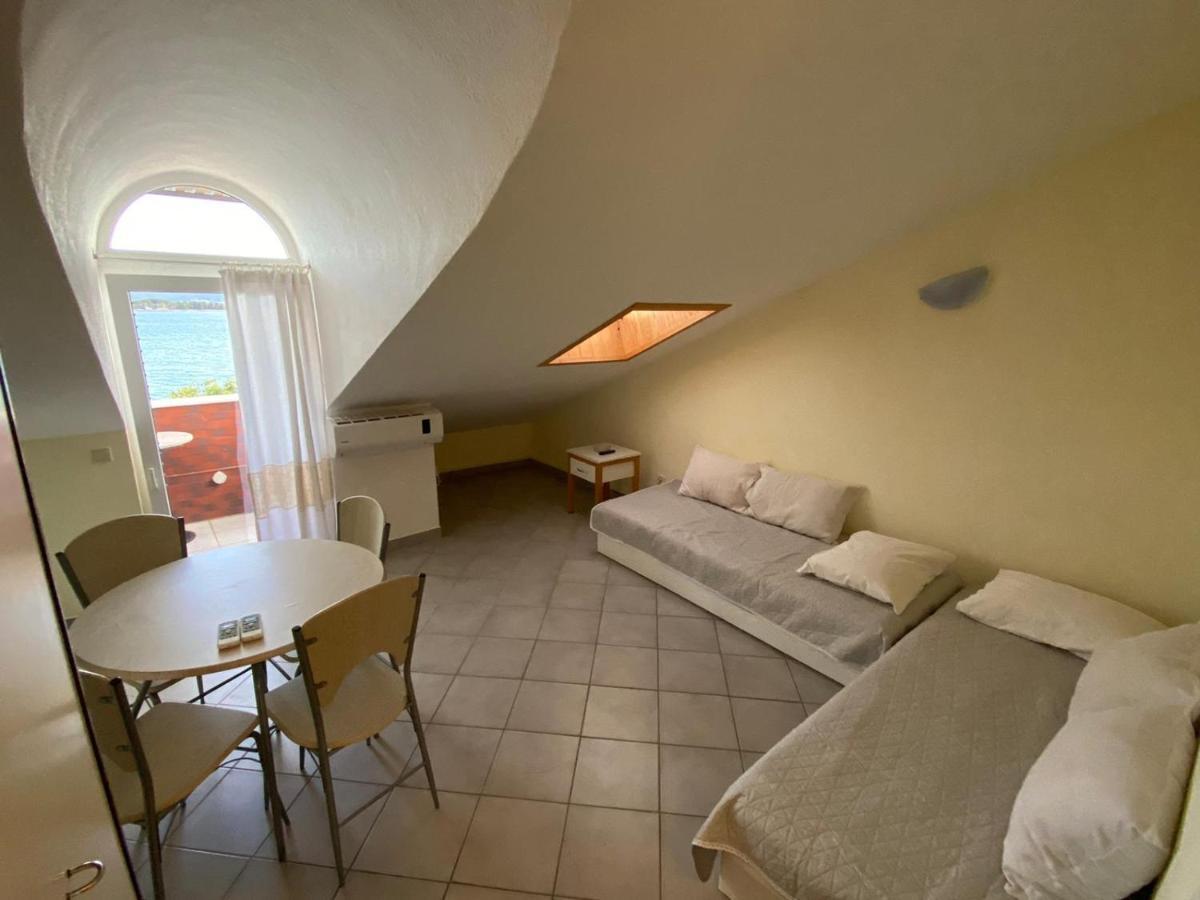 Blue Wave Apartments Turanj Esterno foto