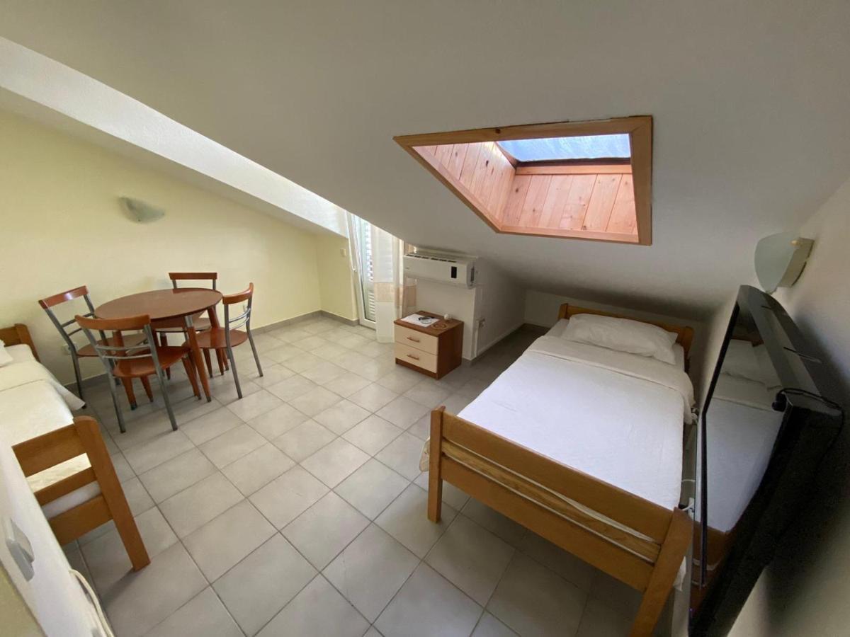 Blue Wave Apartments Turanj Esterno foto